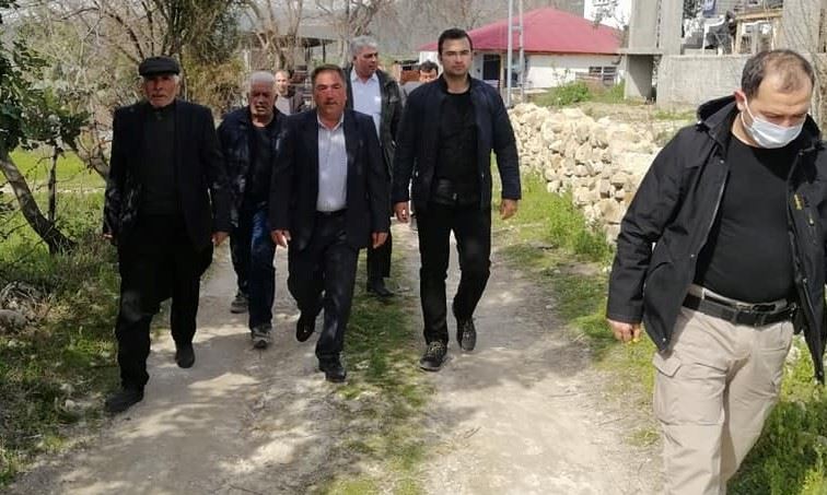 KÖY YOLLARINA PARKE TAŞ DÖŞENİYOR