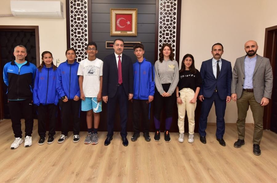 TENİSÇİLERDEN, SPOR İL MÜDÜRÜ ACAR