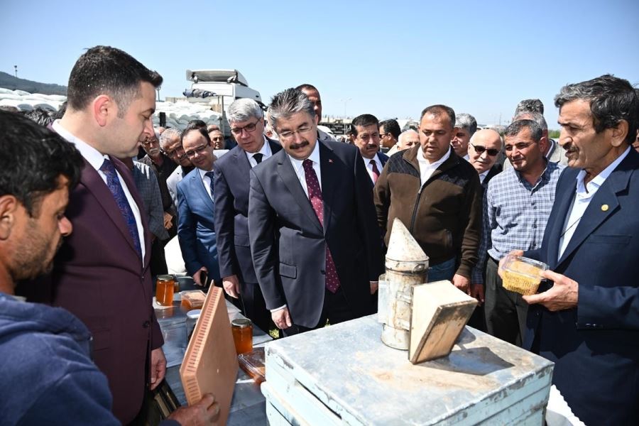İLKBAHAR BESLEMESİ İÇİN ARICILARA ŞEKER DAĞITILDI