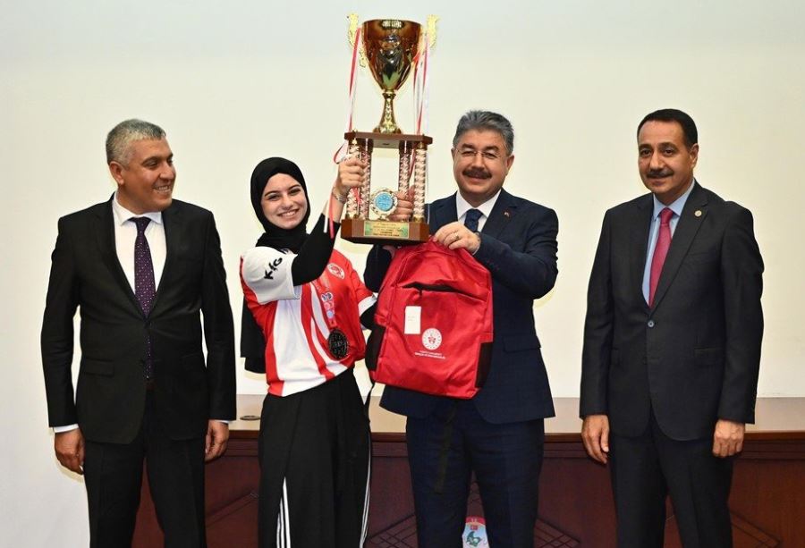 OSMANİYE’NİN GURURU OLDULAR