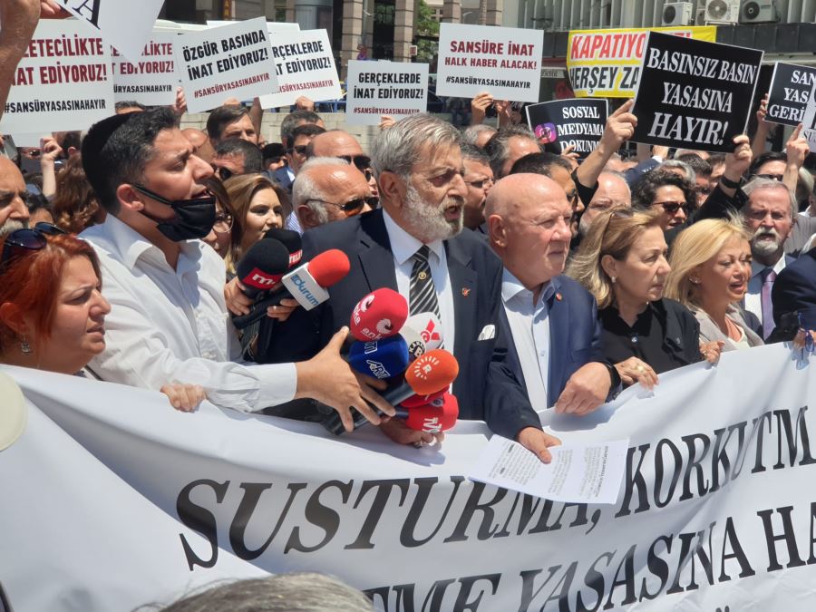 Türkiye Gazeteciler Konfederasyonu, basın yasası teklifini protesto etti